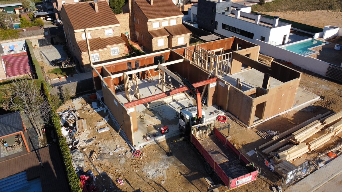BioPasiva_'s tweet photo. Comenzamos nuevo proyecto!! Esta vez en #trescantos (Madrid)
Se trata de un pareado de más de 900 m² totales! Ambas viviendas son #biopasivas construidas bajo el estándar #Passivhaus
Un espectacular proyecto del estudio #klarqArquitecture. #sostenibilidad #eficienciaenergetica https://t.co/M41NdXbz1Z