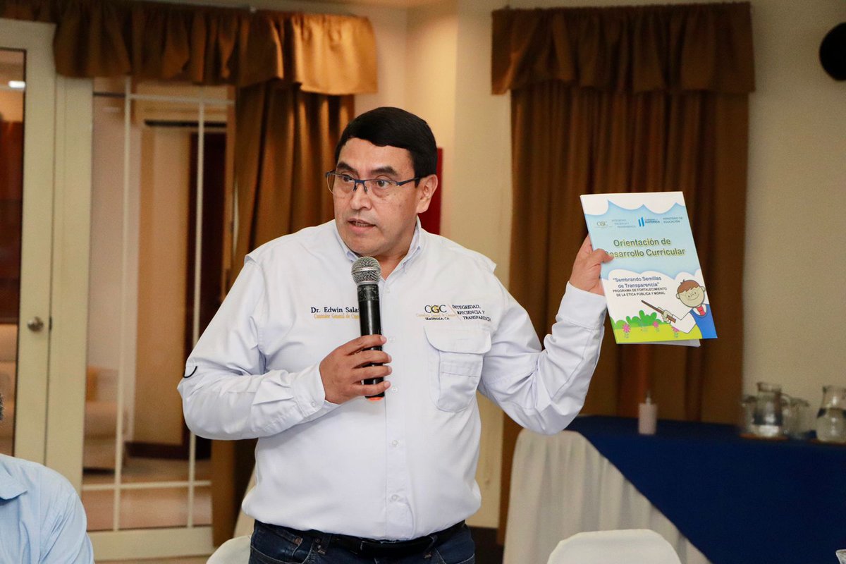 Contraloria_gt's tweet photo. El Dr. Edwin Humberto Salazar Jerez, Contralor General de Cuentas participa en la capacitación: Implementación del Sistema Nacional de Control Interno Gubernamental #SINACIG dirigida a los Alcaldes Municipales del Departamento de #Petén. https://t.co/GU3zZXASYq