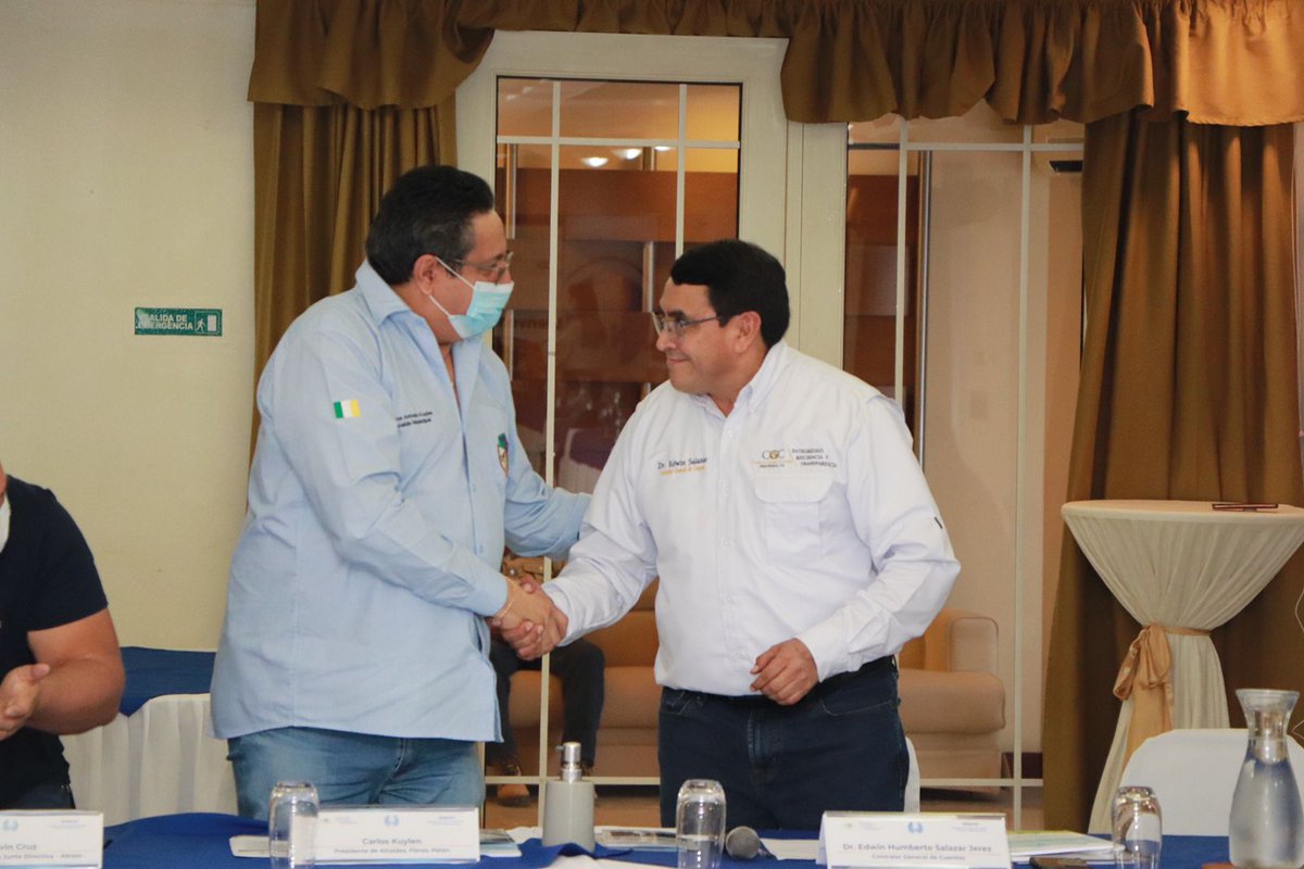 Contraloria_gt's tweet photo. El Dr. Edwin Humberto Salazar Jerez, Contralor General de Cuentas participa en la capacitación: Implementación del Sistema Nacional de Control Interno Gubernamental #SINACIG dirigida a los Alcaldes Municipales del Departamento de #Petén. https://t.co/GU3zZXASYq