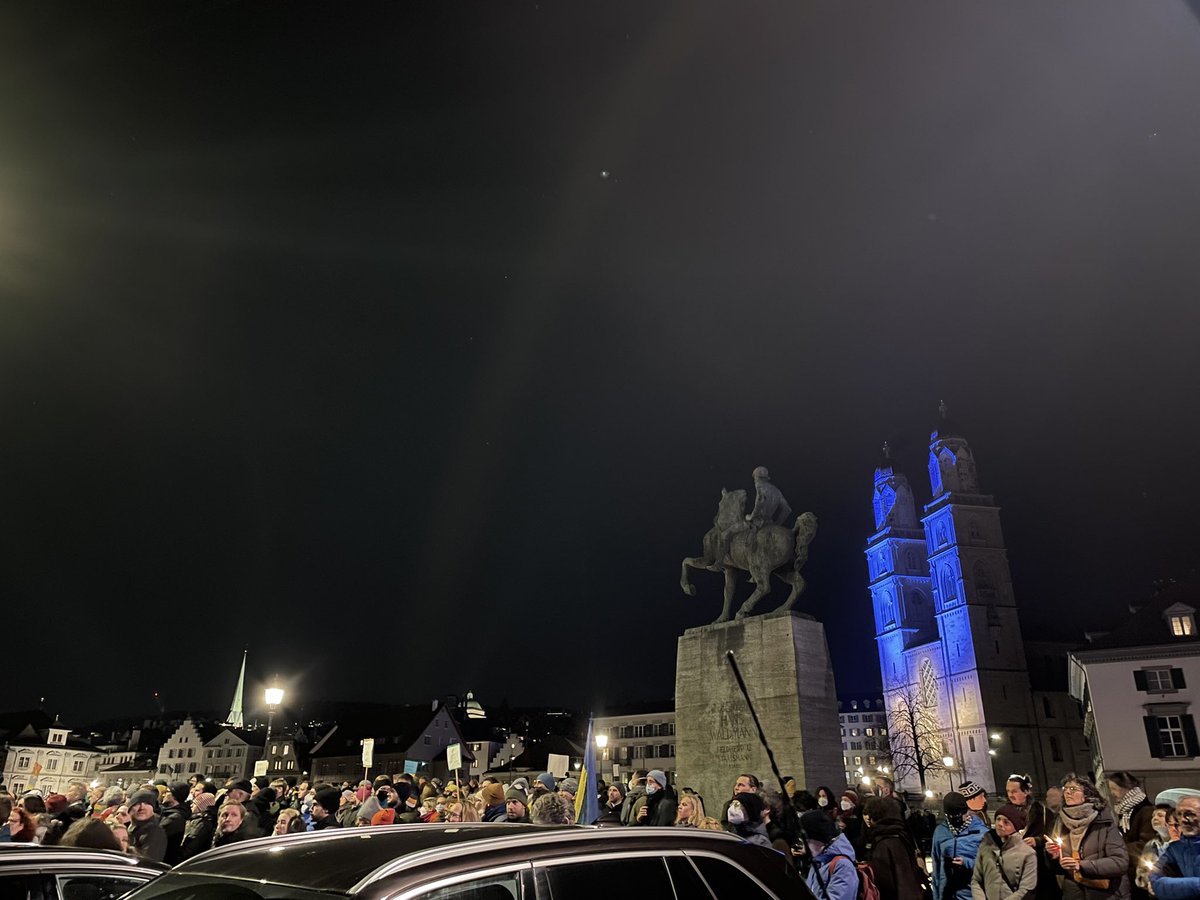 lamarca_sandro's tweet photo. Zurich #standup4democracy #StopWarInUkraine #StandWithUkriane 💜 https://t.co/SdfDrj33Nt