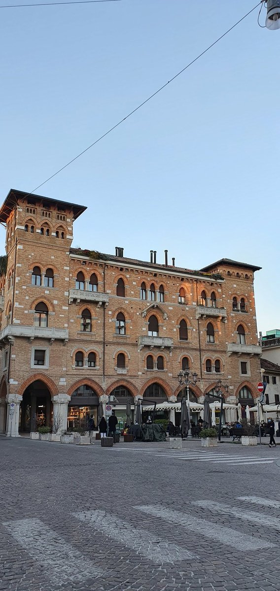 Silvia_Gastaldi's tweet photo. ... invece un anno fa mi trovavo qui 💫
#treviso #silea #veneto https://t.co/YMHTC9J5x8