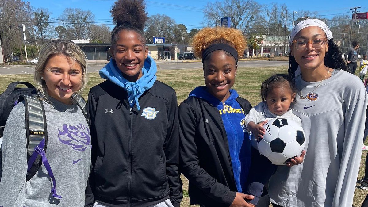 AthletesForHope's tweet photo. A busy month for #AFHUniversity is no surprise! Check out the highlights 👇
⭐️ A joint @LSUSoccer and @southernu_wso ⚽️ clinic
⭐️ Library 📚 clean up project by @SouthernU_SB with @MayorBroome’s office
⭐️A #MentalHealthMatters 💚 event held by @VirginiaSports athletes https://t.co/7QsYULta8N