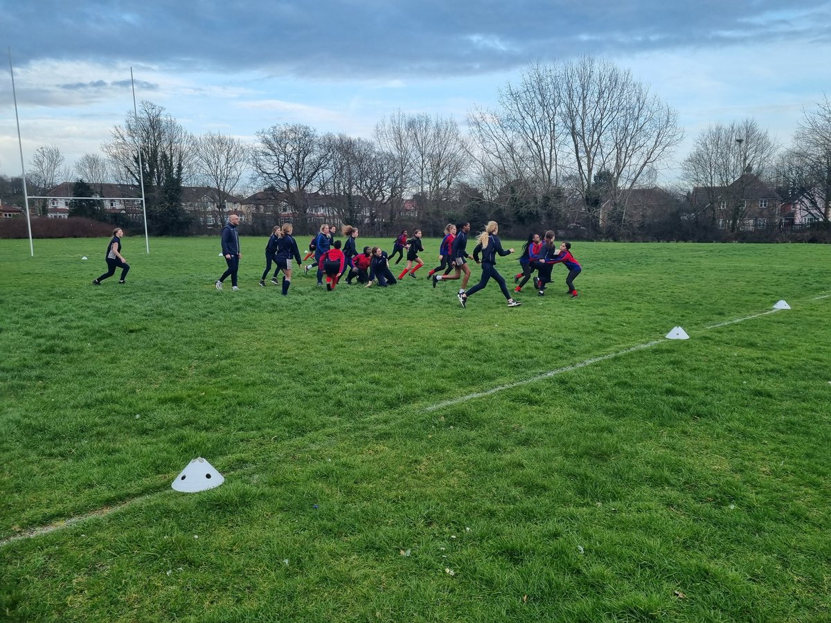 RodingValleyPE's tweet photo. Well to the @RodingValleyHS Year 8 Girls who took part in a training match with Robert Clack this afternoon. Some really good rugby skills on show π
#thisgirlcan #rugby #ruckover https://t.co/gEatwzEOZF
