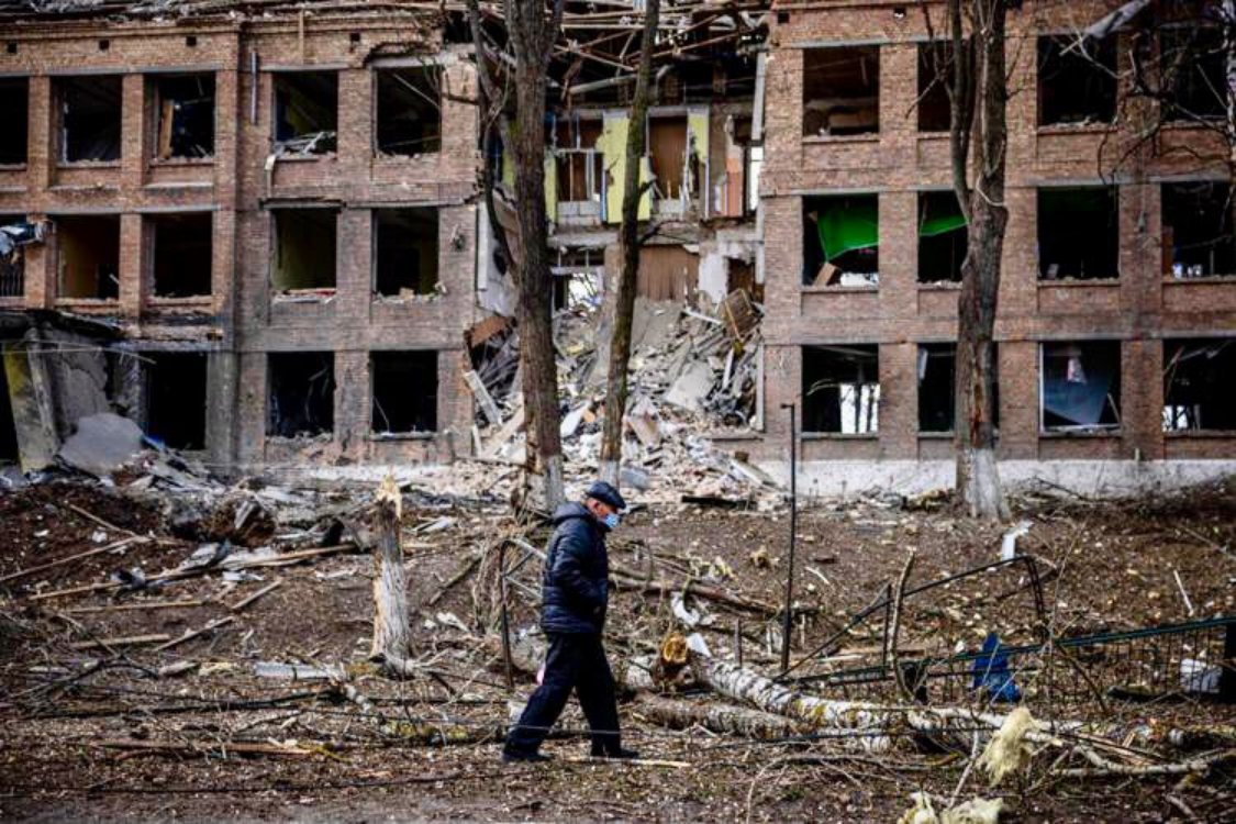 scristicchi's tweet image. Ho raccontato la memoria della seconda guerra mondiale nei miei tre spettacoli teatrali e nei relativi libri.  
Mai avrei pensato di essere sull’orlo di una guerra mondiale negli anni che sto vivendo. 

[testo completo su Facebook/Instagram]
#UkraineRussiaWar