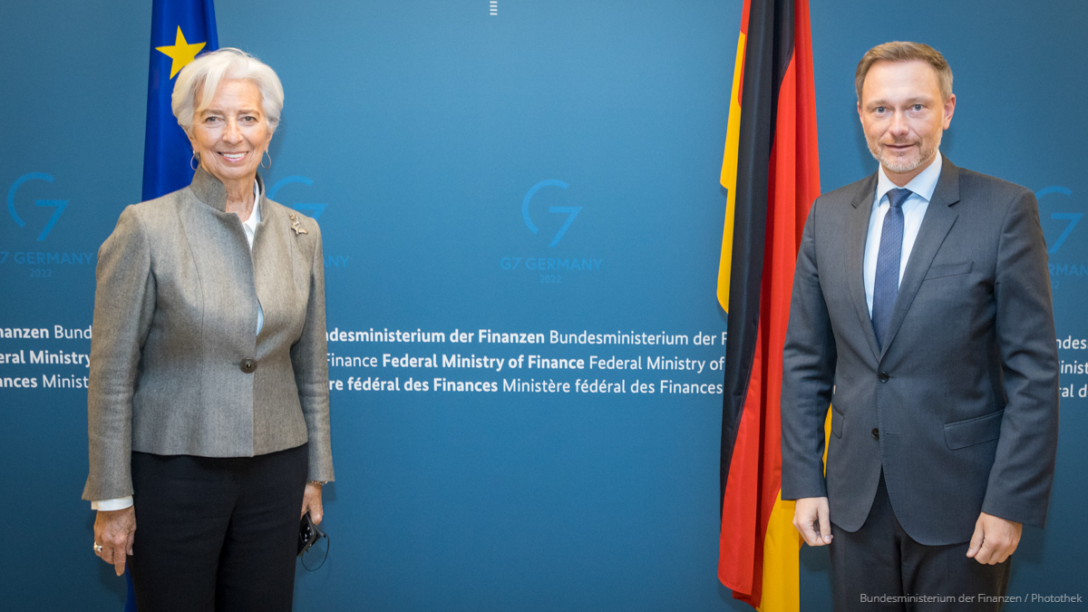 Christine Lagarde on Twitter: "German Finance Minister @c_lindner and I  discussed how best to limit the implications of Russia's unacceptable war  on Ukraine for the European economy 1/2 https://t.co/0qj38bUZk0" / Twitter