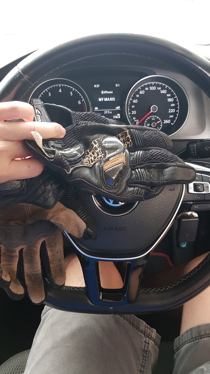 sionglx's tweet photo. Still prefer the fit of this brand for gloves... to try out alpine stars next.. #taichi #komine #tcx #hjc https://t.co/qbt3yCxZVK