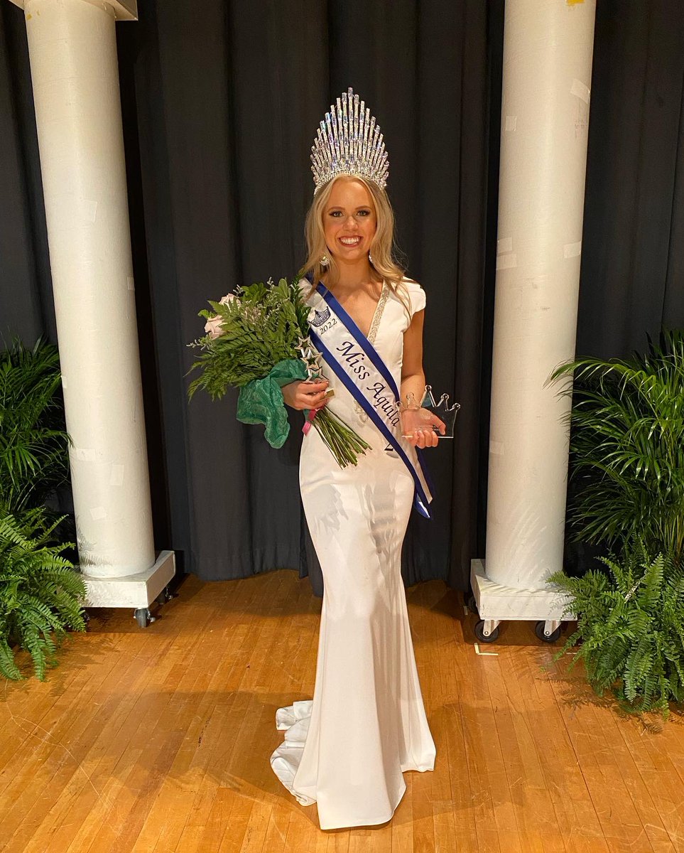 ninashealy's tweet photo. Wow. I am so thankful for the opportunity to represent my amazing school as Miss Aquila 2022!!! Thank you to my amazing parents for helping me with everything and making this all possible. Best. School. Ever.🤍🤍🤍 @AHS_Leads @MattSchilit https://t.co/fAPVxT4d9j