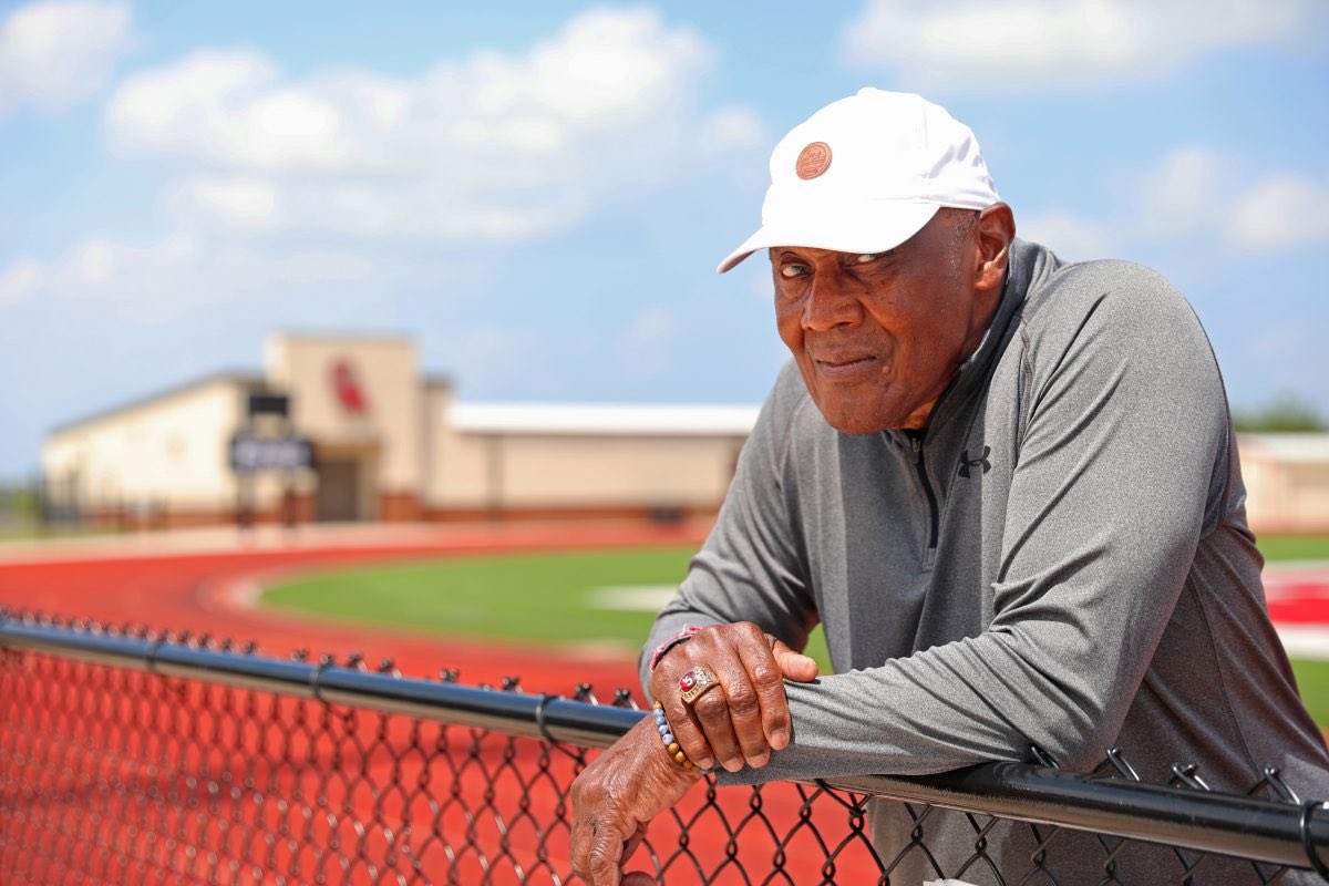 TrePorter5's tweet photo. Last day of Black history month and it’s only right to show love to Coach Rollins!! Help break the color barrier at East Central University. A living legend and hero to people like me. I appreciate all the humbling life lessons you taught us! https://t.co/99rnVjhmdt