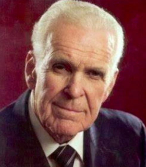 IglesiaBiblica2's tweet image. Independent, Fundamental Baptist people: don’t stop being bold just because some sissy, skinny-jean wearers, effeminate looking, pink-lemonade drinkers, get their feelings hurt.
The largest and most blessed churches we had was when the preachers were bold, not compromisers.