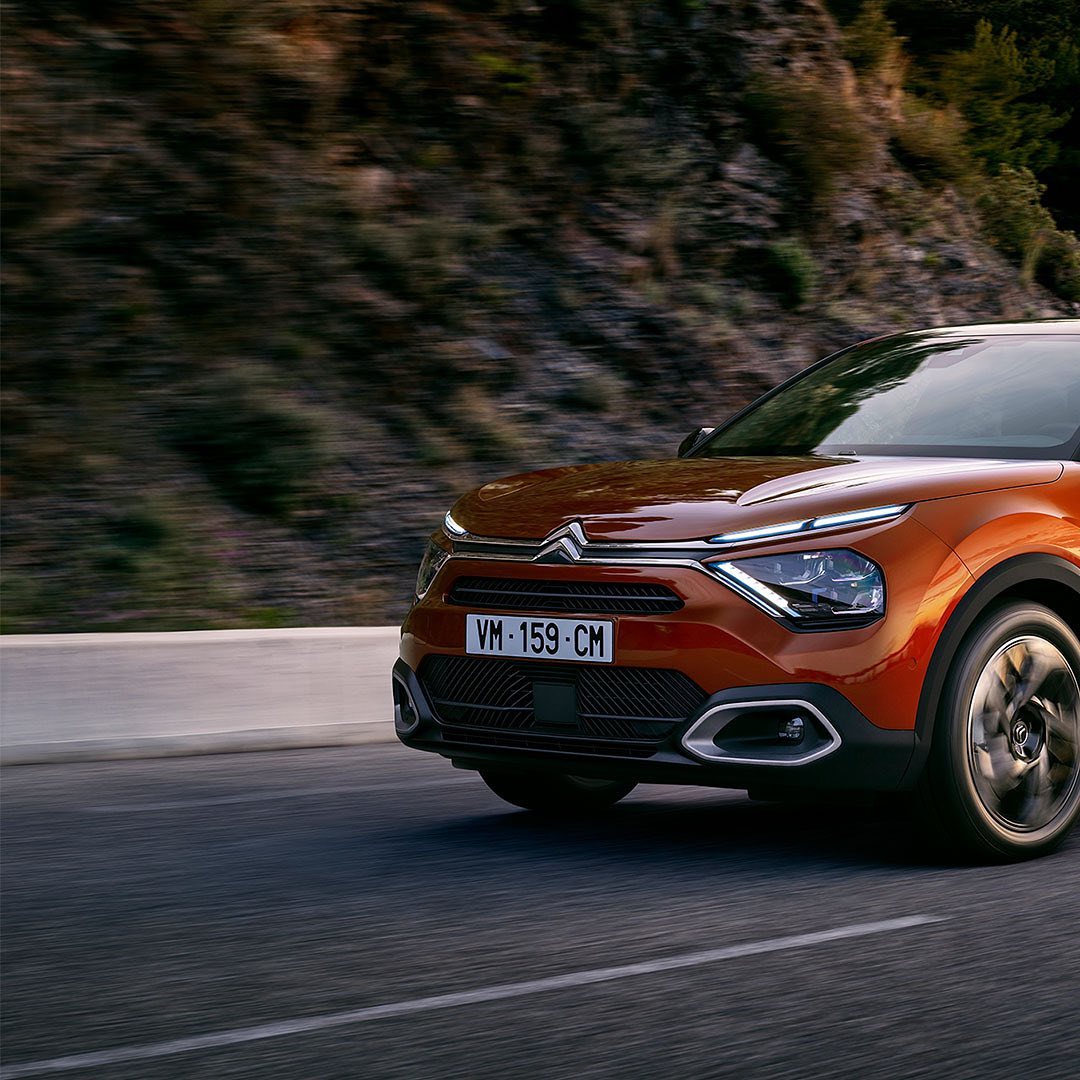 CitroenChile's tweet photo. Open the Way con el automóvil más atrevido y estiloso desde todos los ángulos ⭐️🚖

 Reserva el tuyo en: https://t.co/aqmtwnfpL9

#CitroënC4 #OpenTheWay #Comfort #CitroënChile https://t.co/NhunzFHkN9