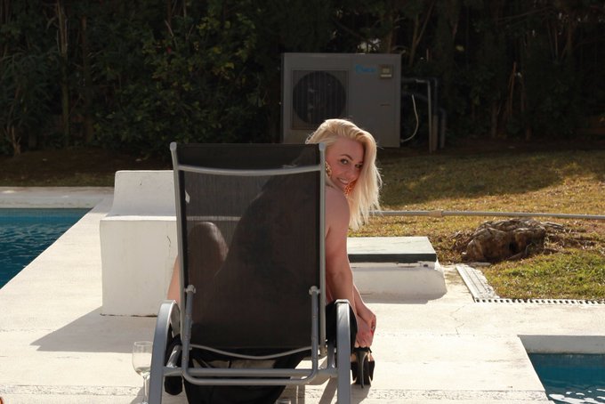 Mig og en masse andre l&aelig;kre babes holder FOR&Aring;RS KICKOFF p&aring; @DKWebcamdk i aften fra kl 20 til 00! Jeg<a href="/tag/smoke"class="tags"><span>#smoke</span></a><a href="/tag/spain"class="tags"><span>#spain</span></a><a href="/tag/of"class="tags"><span>#of</span></a><a href="/tag/marbella"class="tags"><span>#marbella</span></a><a href="/tag/puertobanus"class="tags"><span>#puertobanus</span></a><a href="/tag/smokebreak"class="tags"><span>#smokebreak</span></a>