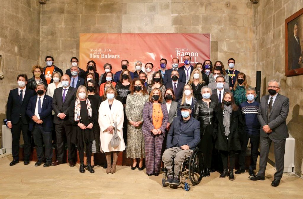 CatalinaClader1's tweet photo. Les Medalles d'Or de la Comunitat i #PremisRamonLlull reflecteixen la societat que som, els valors que ens identifiquen i el futur que volem. Una comunitat compromesa amb les seves arrels, innovadora i valenta.
Enhorabona a totes i tots 👏👏 https://t.co/O1G9rn4DVz