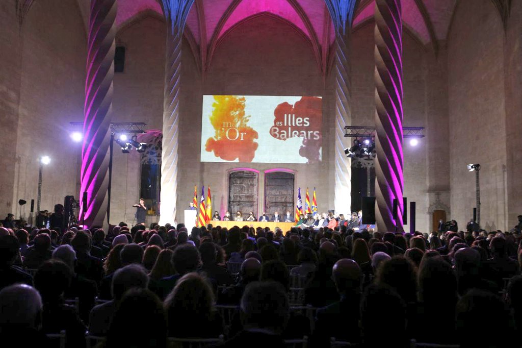 CatalinaClader1's tweet photo. Les Medalles d'Or de la Comunitat i #PremisRamonLlull reflecteixen la societat que som, els valors que ens identifiquen i el futur que volem. Una comunitat compromesa amb les seves arrels, innovadora i valenta.
Enhorabona a totes i tots 👏👏 https://t.co/O1G9rn4DVz