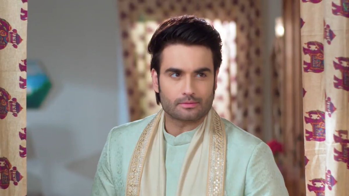 Full on chalu hai Inka 😜😜😜

Duniya jaaye bhaad mei 🤣

#SirfTum