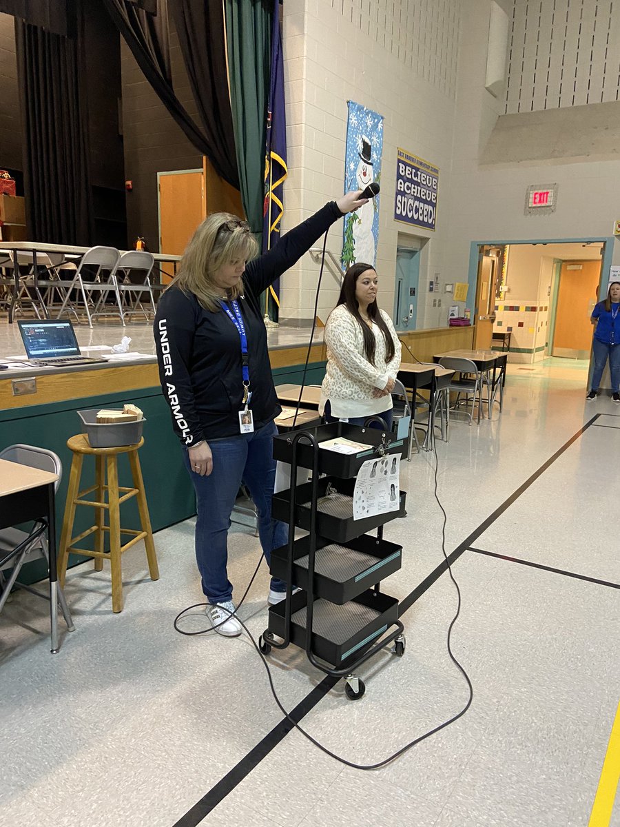 NyeElementaryLD's tweet photo. Gratitude celebration during lunch today! Thank you to all who came to celebrate our awesome students!! https://t.co/68vEmDoHKL
