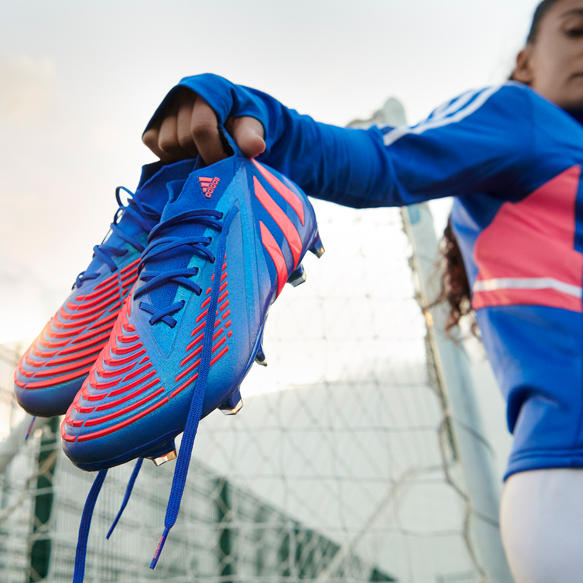 تويتر \ Intersport Spain على تويتر: "Una generación. 👟⚽️ Cambia las reglas del juego con adidas Predator. En tu tienda Intersport habitual web: https://t.co/EfdUO3SwN8 #PredatorEdge #SapphirePack #intersport #intersportfootball ...