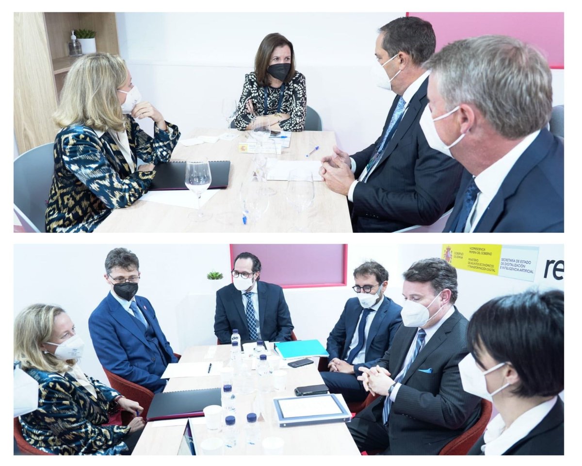 La vicepresidenta <a href="/NadiaCalvino/">Nadia Calviño</a> ha mantenido en el marco del #MWC2022 diferentes reuniones con <a href="/cisco_spain/">Cisco España</a> y <a href="/ATT/">AT&T</a>.

➡️Han destacado la importancia del proceso de #digitalización, que tiene que ser humanista y poner en el centro a las personas.