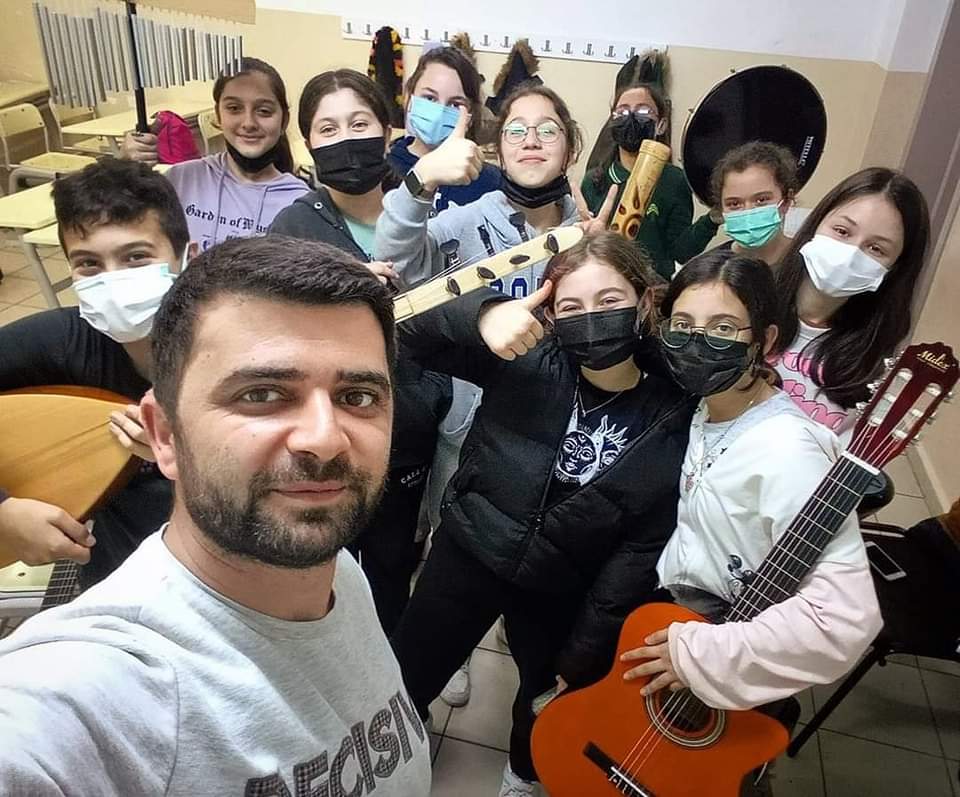 NAOO67's tweet photo. Yine yeni yeniden #NAOO #Orkestrası 👍🏼 tam gaz devam…🎵 🎶 🎸 🥁 🪕🎺🎷🎻 https://t.co/A7tUsCVemf