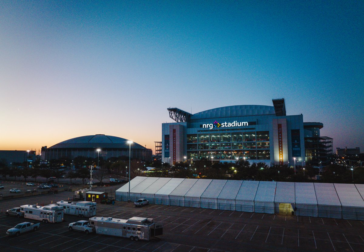 codyjohnson's tweet photo. Houston! Y’all ready to rodeo?! @RODEOHOUSTON  @Wrangler @Resistolhats
Photo: Revolver Media https://t.co/ROki0z7TzX