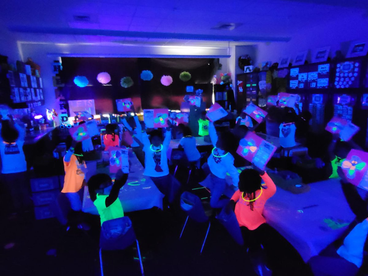 Kindergarten Glow Day! Motivating and engaging students is what we’re all about! 🐺❤️