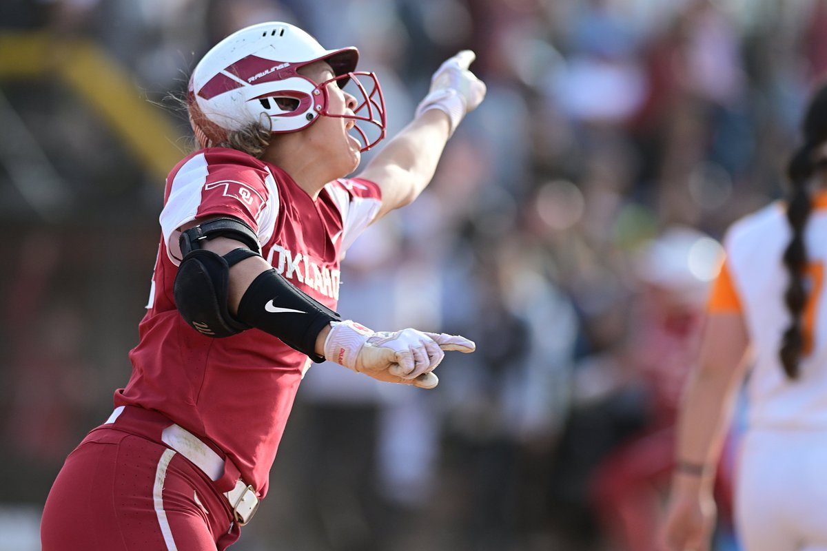 NCAASoftball's tweet photo. Vote for the #NCAASoftball Photo of the Week 📸

1⃣ @OU_Softball Walk it off 💥
2⃣ @HailStateSB Haka🤝softball
3⃣ @FSU_Softball Poetry in motion ✍️
4⃣ @Utah_Softball Cotton candy skies 🌆 https://t.co/O85lAIvh6y
