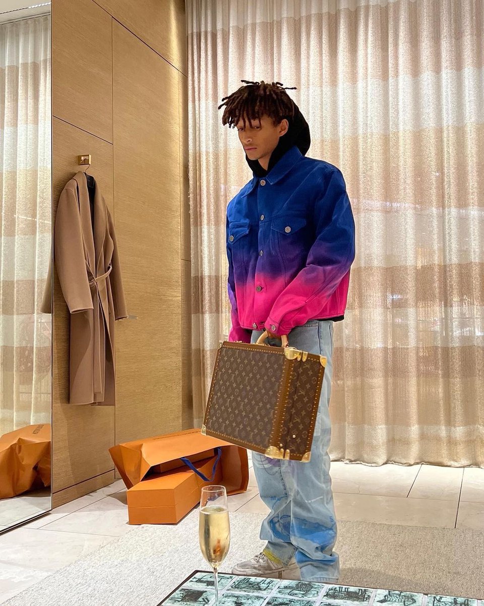 jbtraacker's tweet photo. Jaden Smith via Instagram: On The Road Again #JusticeTour #CTV3 ๐ Heart Eye Emoji https://t.co/2JtfOrlHDh
