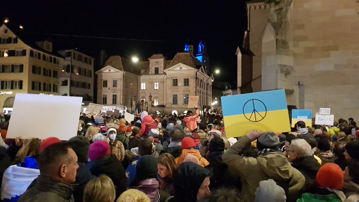 20'000 people demonstrate against Vladimir Putin's barbaric war in Ukraine 🇨🇭💓🇺🇦🇺🇦🇺🇦💓🇨🇭.  #StandingWithUkraine #StandWithUkraine️ #StopPutin #StandUp4Democracy #standupagainstputin #DankeZüri <a href="/stadtzuerich/">Stadt Zürich</a>