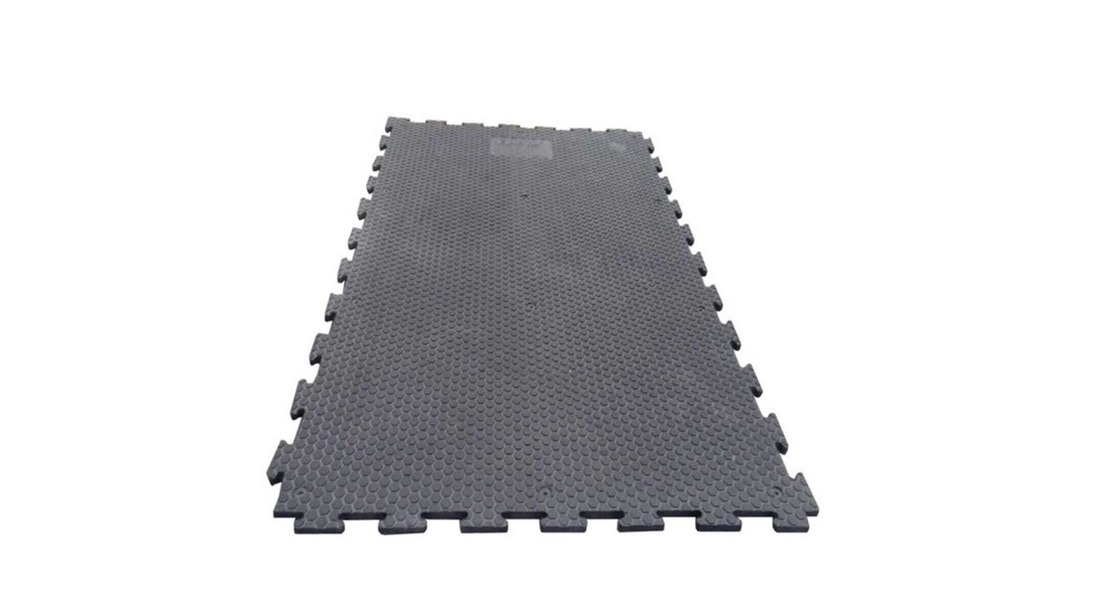 BarnyardSupply's tweet photo. Stable mats are non–slippery, non-abrasive, yielding a stable footing for the livings.

Shop now: https://t.co/ekxIB6OzuH

#stablemats #rubbermats #rubber #ultradurable  #standard #ultradurable #stablemats #Thebarnyardsupplyco #USA #America https://t.co/wZHpmnCbnb