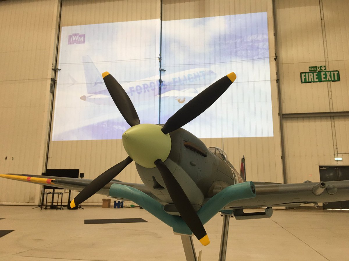 theSkyLabSTEM's tweet image. Had a fabulous time back on the road for the first time @IWMDuxford with @RoySocChem @molliske  at the weekend