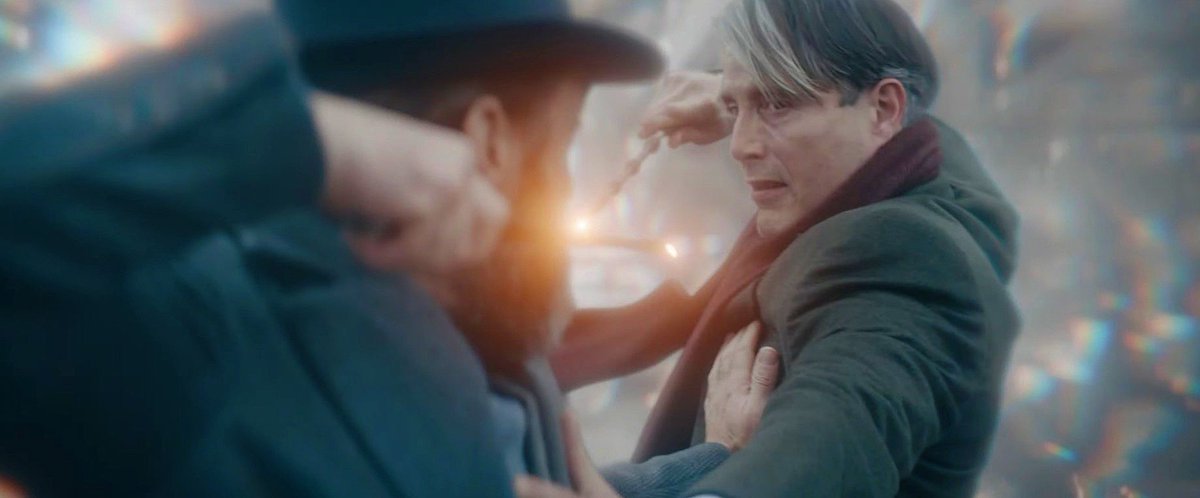 MonSteger82's tweet photo. ¡Es que a mí me va a dar algo con esto! Épico agarrón de grandes magos. ¡ÉPICO! #SecretsOfDumbledore #Grindelwald #Dubledore
 Les dejo link de la reacción al tráiler.

https://t.co/i48NSmqu6d https://t.co/djelwitQvj