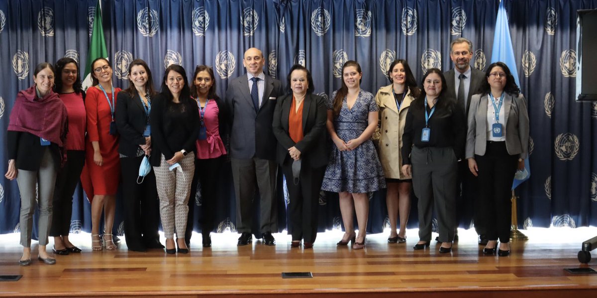 PNUD_Mexico's tweet photo. El equipo @PNUD_Mexico fortalecido para enfrentar los retos del desarrollo  en México y alcanzar la #Agenda2030 

@LorenzoJdeL @sandrasosa 
#PNUDMexico2022
#IgualdadDeGenero #FutureSmartUNDP https://t.co/y3xLnCKh3q