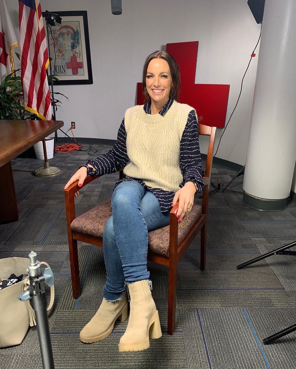 nickparanjape's tweet photo. Shooting honoree videos for @RedCrossTN with @DanielleBreezy @taylalynnheller for upcoming #Lifesaver #Luncheon #Nashville #VideoStoryProductions #redcross #volunteer #videostorytelling #videoproduction https://t.co/8PCVmMs1Op