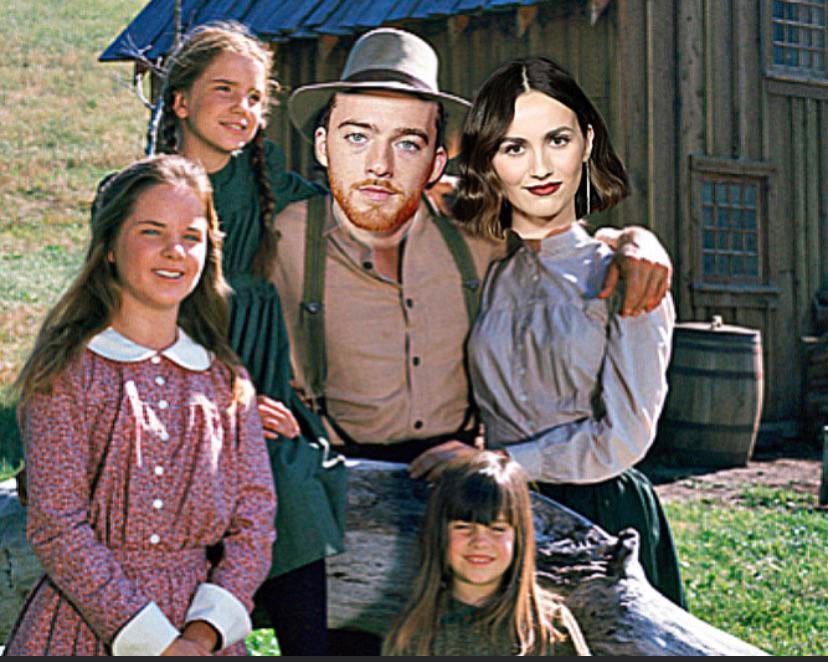 thotznprayerss's tweet photo. Lezco/Fexi deserved more screen-time, but I’m grateful for the phone calls and flirting we got to see. And I’m ready for the little house on the prairie revival featuring #lezco #fexi #EuphoriaFinale #fezandlexi #Euphoria https://t.co/s6Uj36lPyw