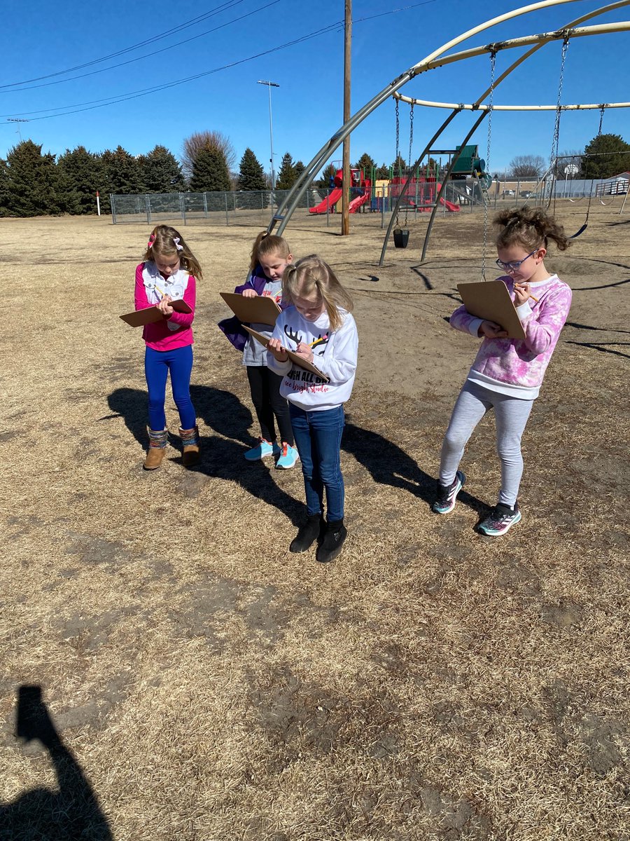 CrystalH_1st's tweet photo. I took these little scientists outside today to investigate living and non living things. In February! Without coats! @PHSPiratePride https://t.co/VantQF4KoH