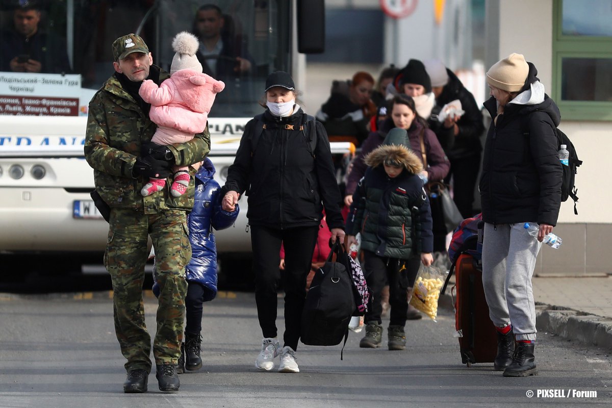 Over 327 thousand people have crossed the border from 🇺🇦 to 🇵🇱 since the beginning of Russian aggression in Ukraine. All refugees will be admitted to Poland regardless of their nationality and ethnicity. #PolandFirstToHelp #StandWithUkraine