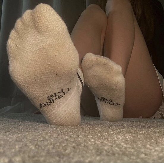 Ich bin Herrin Anina und ich suche hier neue Sklaven die für mich ihr Geld abdrücken❗️💸 5€ Anfangstribut ist Pflicht, ansonsten braucht ihr erst gar nicht anfangen ihr Loser😚