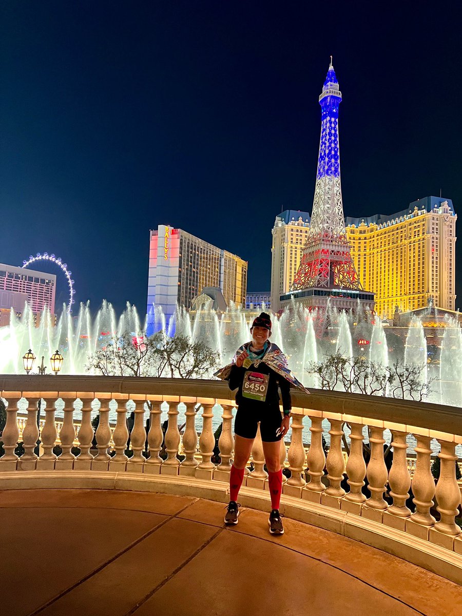 allytbrett's tweet photo. Half marathon #44 (hard eight 🎲🃏) complete! @RunRocknRoll #rnrvegas #runthestrip #StripAtNight https://t.co/uNztG2lNyz