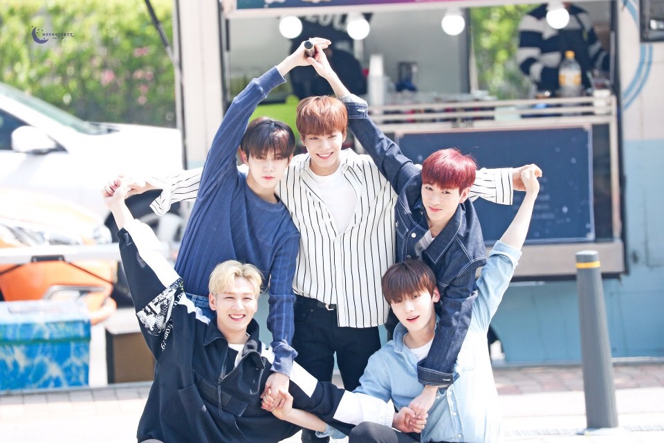 nuest_pandal's tweet photo. 내 행복이들 난 뉴이스트가 러브들한테 해준거 준 사랑들 가르쳐준거 평생 못잊을거야 나한테는 평생 뉴이스트고 평생 러브야  나의 20대인 뉴이스트 앞으로도 항상 사랑하고 평생 응원해 서서천❤ https://t.co/DENuod4zAd