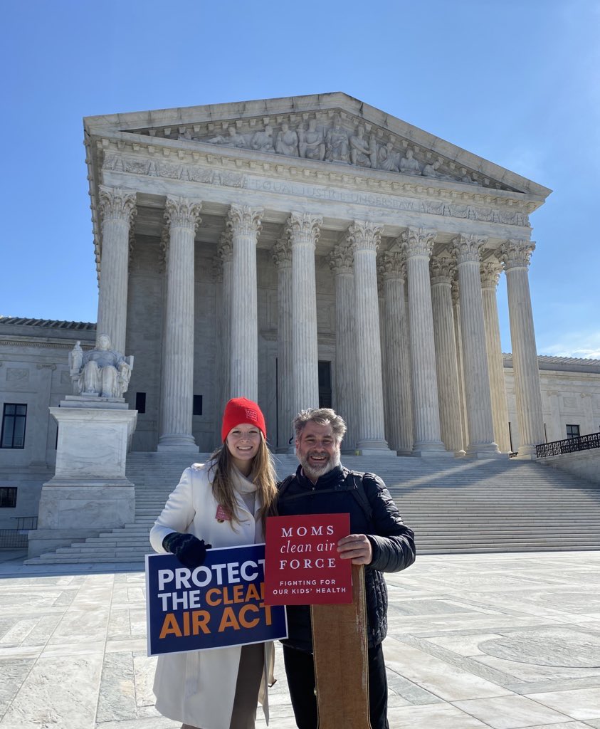 @CleanAirMoms & @ecomadres_ rallied at the #SCOTUS WV v EPA hearing today- a case that could limit the federal governments ability to address climate change. We must protect the #CleanAirAct in order to protect #PeopleNotPolluters 🌎