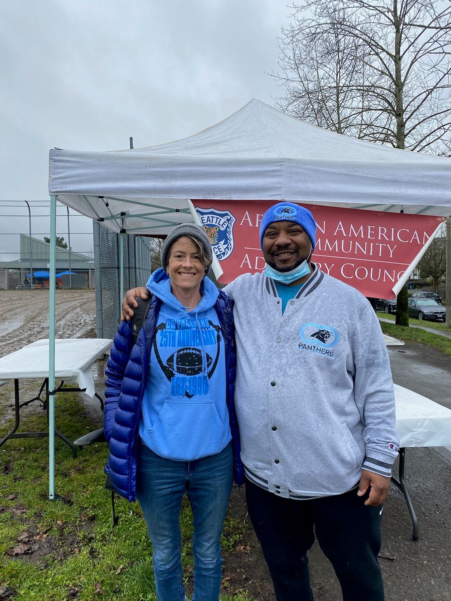 SaraENelson's tweet photo. Attended the #CDPanthers Winter Workout at Judkins Park yesterday where I met @Seahawks's very own @BlitzTheSeahawk who was on wing to distribute over 120 pairs of donated shoes to players. Shoutout to Coach Terrell Elmore for making that happen!
#TurfJudkinsPlayfield #CDPanther https://t.co/G1ycLDeoBz