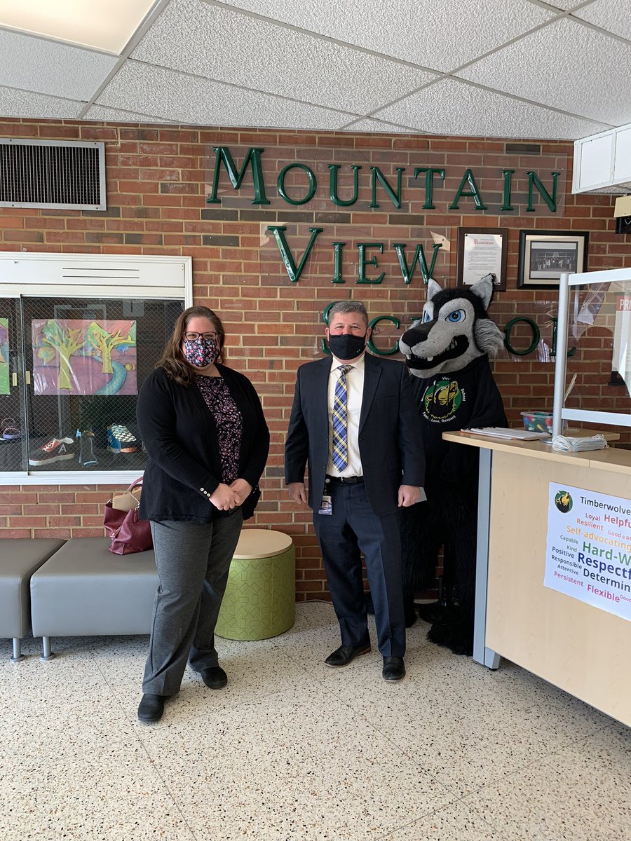 MsMEErtel's tweet image. Today @MountainViewHi2 welcomed Fairfax County School Board Chair Stella Pekarsky to experience what #WeDoAtMountainView! @stella_pekarsky @fcpsnews @Region4FCPS @jthompson1_joe #ourfcps