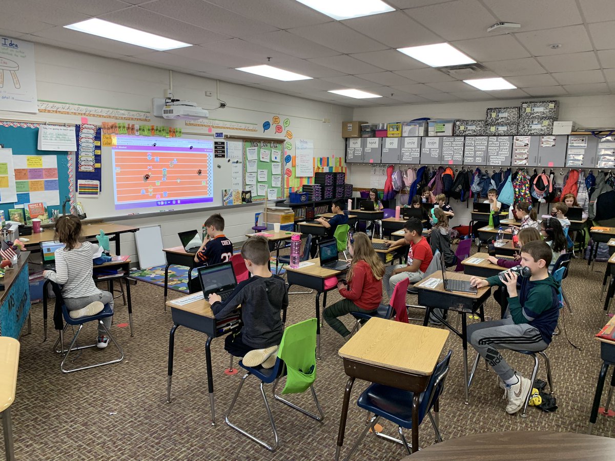 MrsSanders113a's tweet photo. Testing our candy knowledge while celebrating RV’s school wide success with our PBIS goal! #rvican #rvresilient #sd113a https://t.co/b2rj9yYE9u