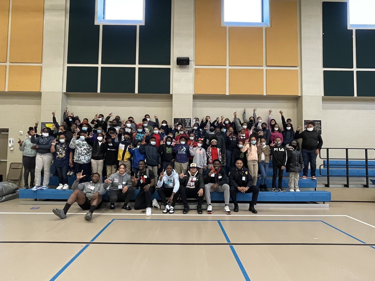 ambition_kolby's tweet photo. It was a blessing getting out in the Community and giving back. I had wonderful time reading to the kids at Martin Elementary! #WeAreLU  @JacksonEskierka @LamarFootball @CoachPCovington https://t.co/W4qHYNlfko