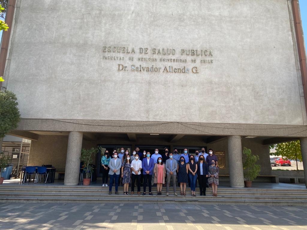 Con la futura ministra <a href="/begoyarza/">Begoña Yarza Sáez</a> y el próximo subse <a href="/AraosFernando/">Fernando Araos Dattoli</a> trabajaremos en la Escuela de Salud Pública de la <a href="/uchile/">Universidad de Chile</a> antes de asumir. Destacamos la importancia del rol público de la <a href="/esp_uchile/">ESP U. de Chile</a>. Un honor hacer esta transición en la que ha sido por años mi casa.

Seguimos