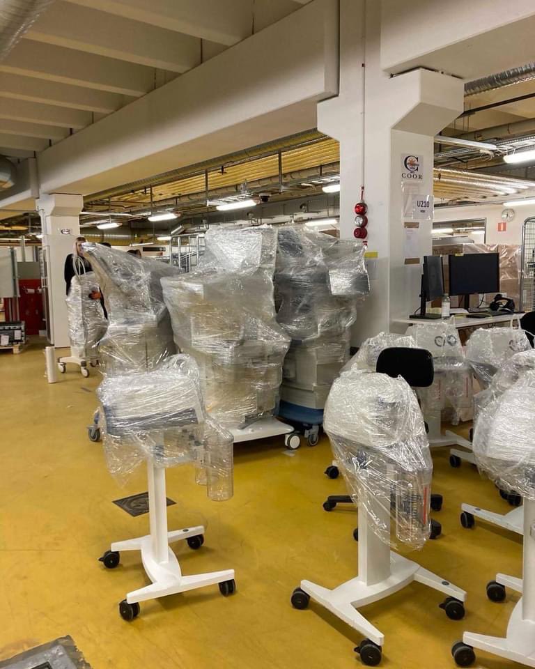 Kristoffer Tamsons (@ktamsons) on Twitter photo Region Sthlm skickar sjukvårdsutrustning till Ukraina. Detta efter kontakt med ambassaden. Första lasset idag: Rullstolar, anestesimaskiner, hjärtstartare, patientmonitorer, operationssugar och EKG-apparater mm Snabbt agerat @AnnaStarbrink och <a href="/ISvenonius/">irene svenonius</a> Ukrainas sak är vår 💙💛 Region Sthlm skickar sjukvårdsutrustning till Ukraina. Detta efter kontakt med ambassaden. Första lasset idag: Rullstolar, anestesimaskiner, hjärtstartare, patientmonitorer, operationssugar och EKG-apparater mm Snabbt agerat @AnnaStarbrink och <a href="/ISvenonius/">irene svenonius</a> Ukrainas sak är vår 💙💛