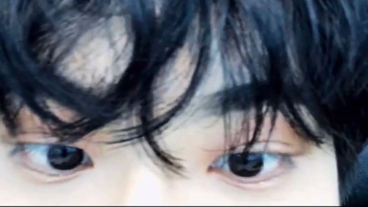 DDE0NGBYE0LI's tweet photo. eu sou completamente apaixonada em como os olhinhos do seonghwa ficam quando ele olha pra um ponto específico, na minha cabeça é a coisinha mais adorável desse mundo https://t.co/j9RknBQPiF