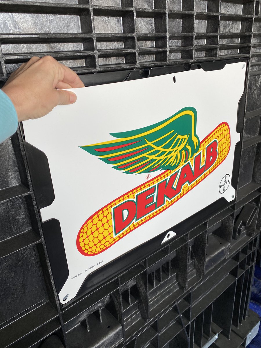 LindsayKimbrell's tweet photo. Thank you for making it easier to take the signs from the seed boxes @Asgrow_DEKALB @Bayer4CropsUS !! πππ
#newsignwhodis #newsigngoofin #noscrewdriverneeded https://t.co/XPJr3R51FA
