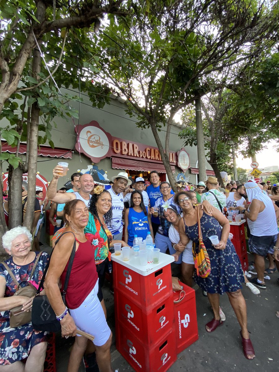 Vallter_Filho's tweet image. Carnaval te amo 💙!
O Rio é pequeno para tantos Portelenses. Não é atoa que em cada bar, em cada esquina, em cada roda de samba encontramos um amigo que carrega o mesmo amor pela Portela.
🦅
#Portela #MajestadoSamba #BerçoDoSamba #Carnaval2022 #Errejota #Brazil