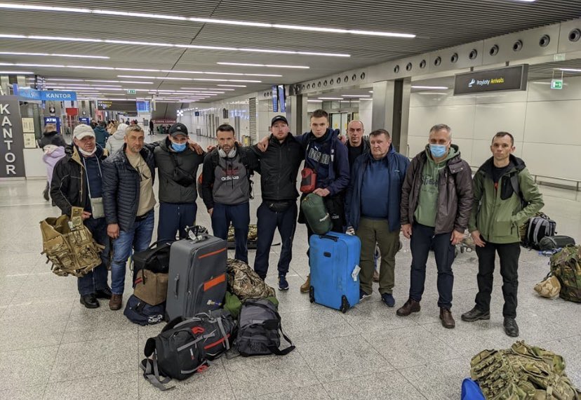 This is a photo of men who have travelled from Ireland to fight in and for Ukraine 

Legends 🇮🇪🇺🇦