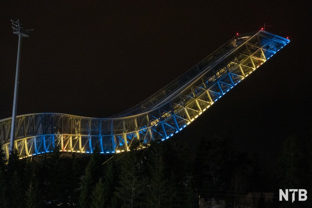 Holmenkollen tonight 💛💙